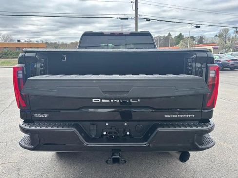 Used 2024 GMC Sierra 2500 Denali w/ Denali Reserve Package AWD/4WD image 11