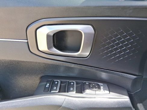 Used 2022 Kia Sorento S FWD image 9