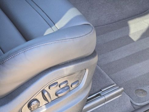 Certified 2025 Porsche Cayenne image 40