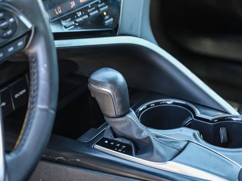 Used 2020 Toyota Camry SE w/ Carpet Mat Package FWD image 20