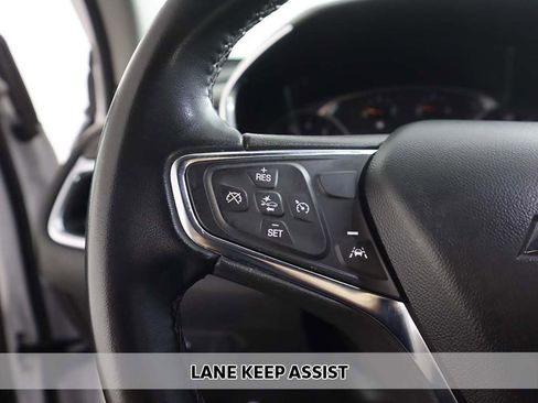 Used 2023 Chevrolet Equinox LT image 3