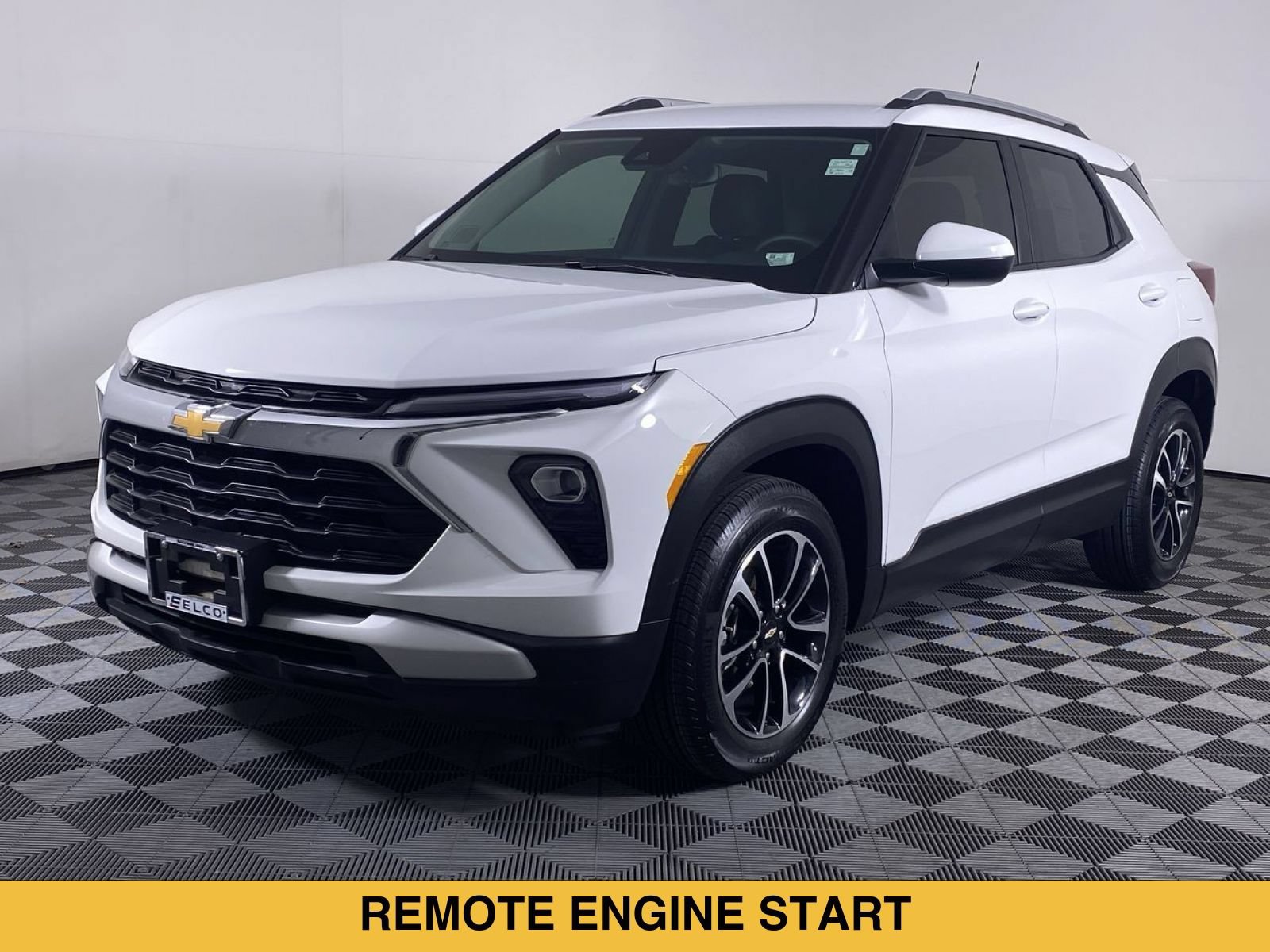 Used 2025 Chevrolet TrailBlazer LT w/ LT Cold Weather Package FWD image 16