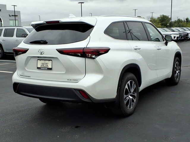 Used 2024 Toyota Highlander XLE AWD/4WD image 29