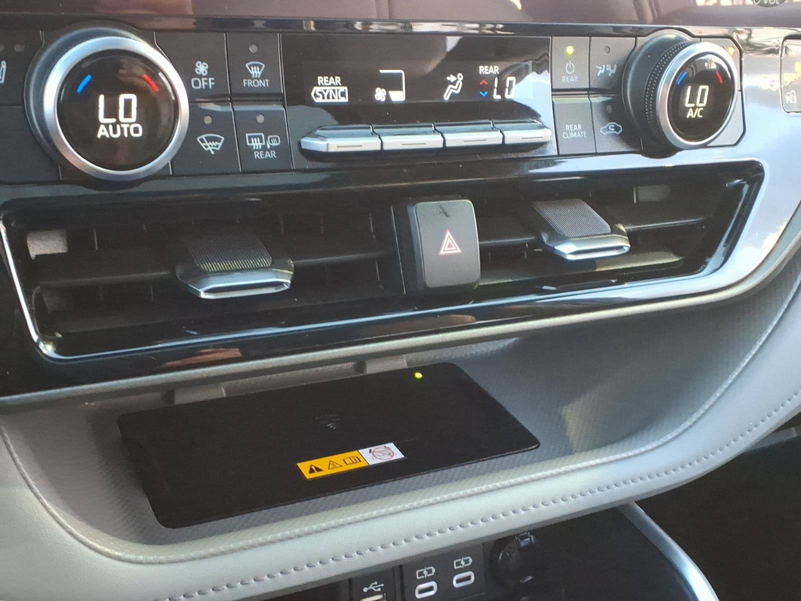 Used 2023 Toyota Highlander XLE FWD image 18