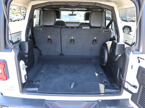 Used 2023 Jeep Wrangler Unlimited Sahara AWD/4WD image 15