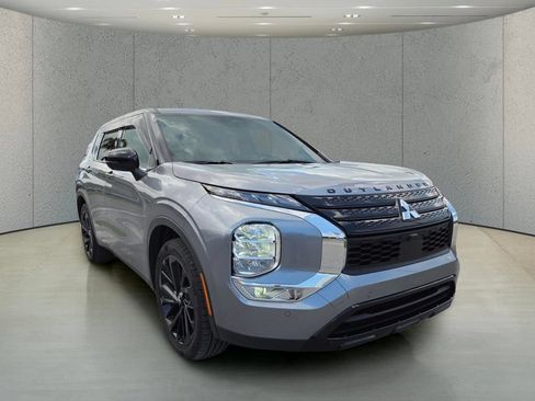 Used 2024 Mitsubishi Outlander SE Black Edition FWD image 13