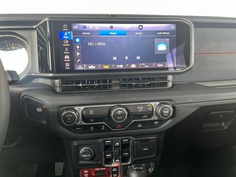 Used 2025 Jeep Wrangler Rubicon image 18