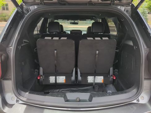 Used 2017 Ford Explorer XLT w/ Equipment Group 202A AWD/4WD image 13