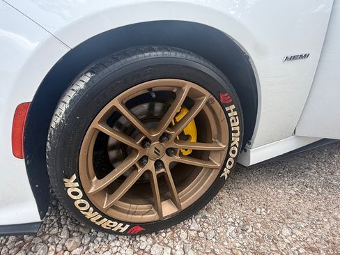 Used 2019 Dodge Charger R/T image 9