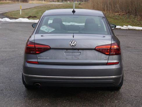 Used 2017 Volkswagen Passat 1.8T SE FWD image 4