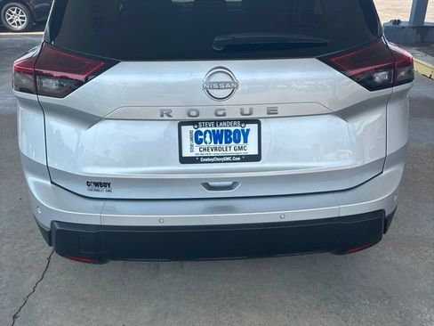 Used 2025 Nissan Rogue SV FWD image 5