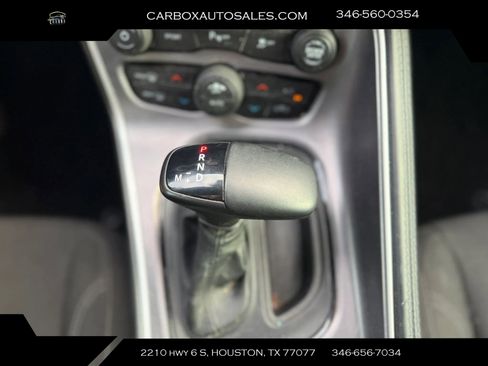 Used 2022 Dodge Challenger SXT w/ Driver Convenience Group image 14