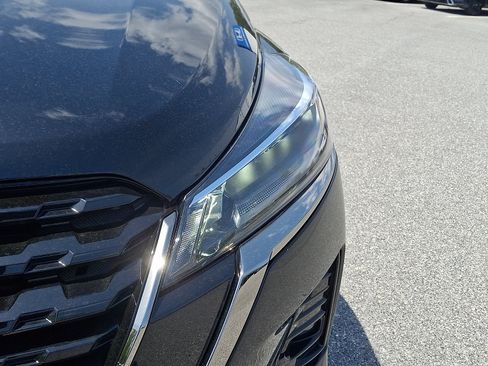 Used 2023 Nissan Kicks SR w/ SR Premium Package FWD image 9