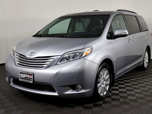 Used 2017 Toyota Sienna AWD image 3