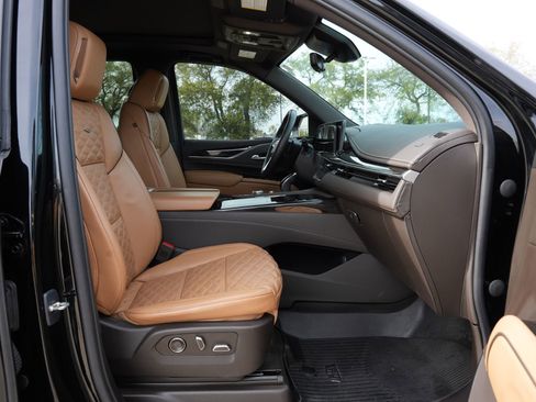 Used 2023 Cadillac Escalade Sport w/ Touring Package image 28