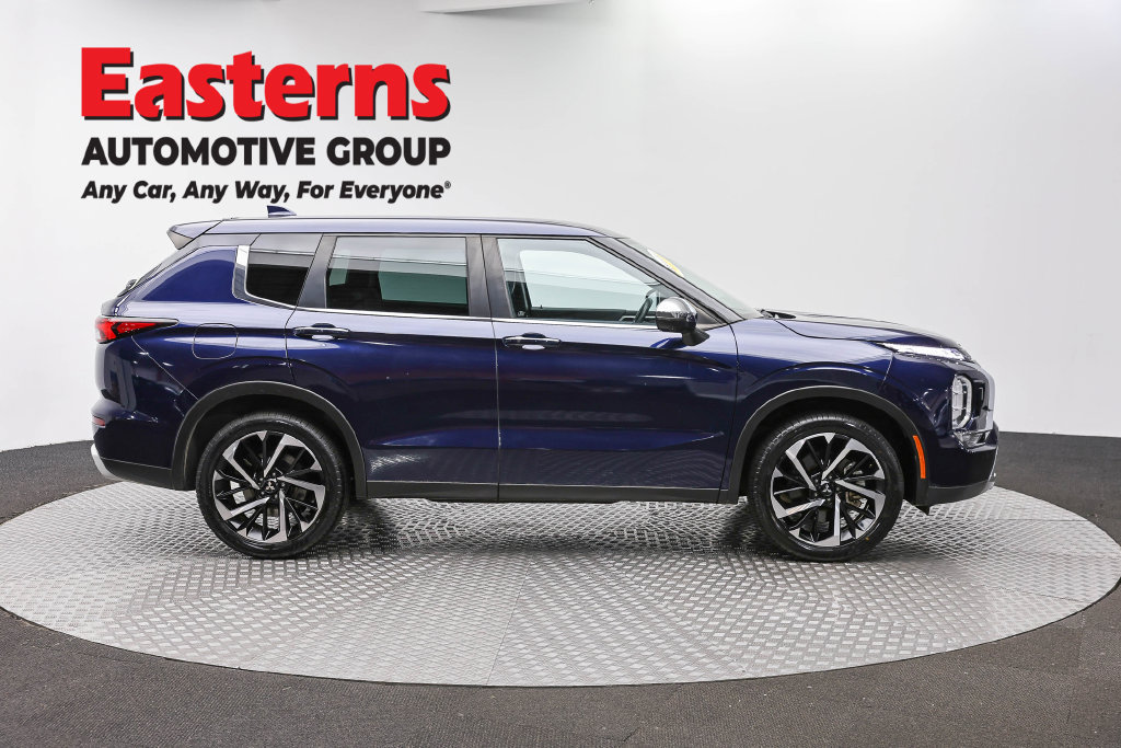 Used 2023 Mitsubishi Outlander SE AWD/4WD image 5
