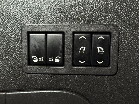 Used 2017 Cadillac Escalade Platinum RWD image 15