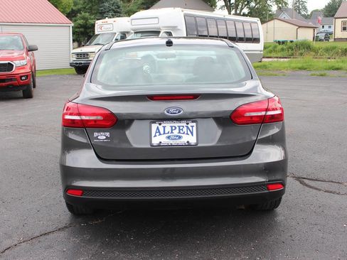 Used 2017 Ford Focus SE w/ Cold Weather Package image 6