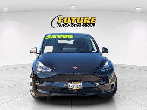 Used 2024 Tesla Model Y Long Range AWD/4WD image 2