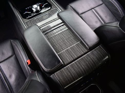 Used 2022 Jeep Wagoneer Series III w/ Flexible Seating Group AWD/4WD image 44