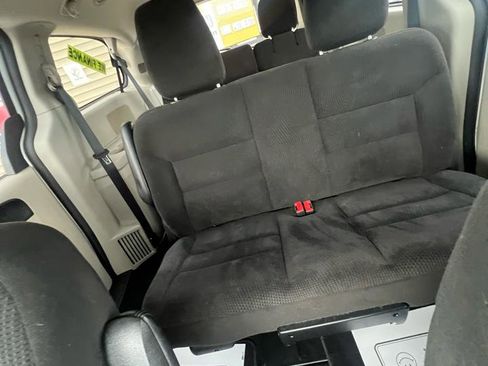 Used 2017 Dodge Grand Caravan SE image 21