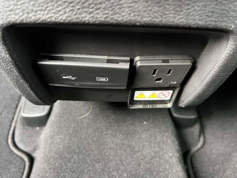 Used 2019 Jeep Cherokee Limited image 14