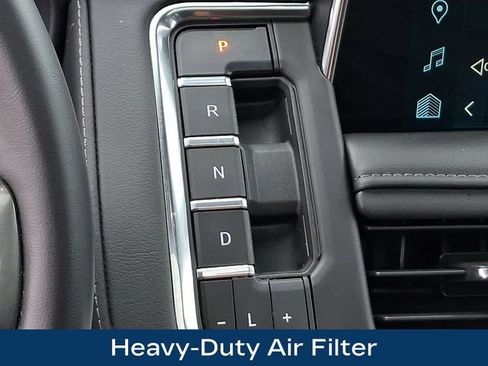 Used 2024 Chevrolet Suburban Z71 w/ Luxury Package AWD/4WD image 11