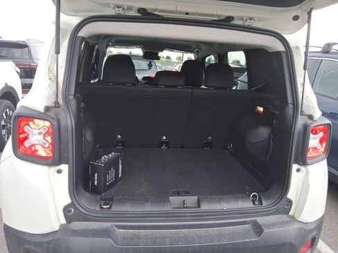 Used 2017 Jeep Renegade Latitude image 7