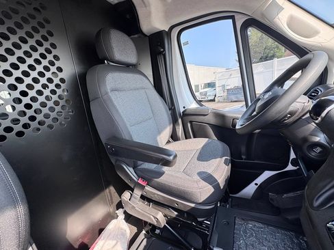 Used 2025 RAM ProMaster 2500 w/ U-Haul Equipment Group FWD image 22