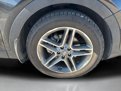 Used 2018 Hyundai Santa Fe SE image 50