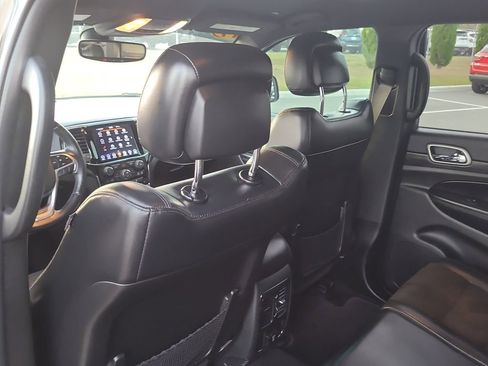 Used 2019 Jeep Grand Cherokee Altitude image 10