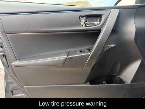 Used 2017 Toyota Corolla SE w/ SE Premium Package image 5