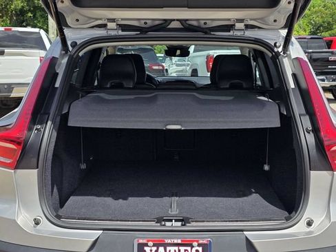 Used 2025 Volvo XC40 B5 Plus AWD/4WD image 11