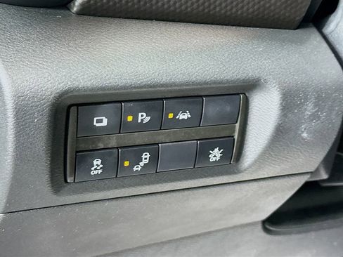 Used 2020 Nissan Kicks S image 11