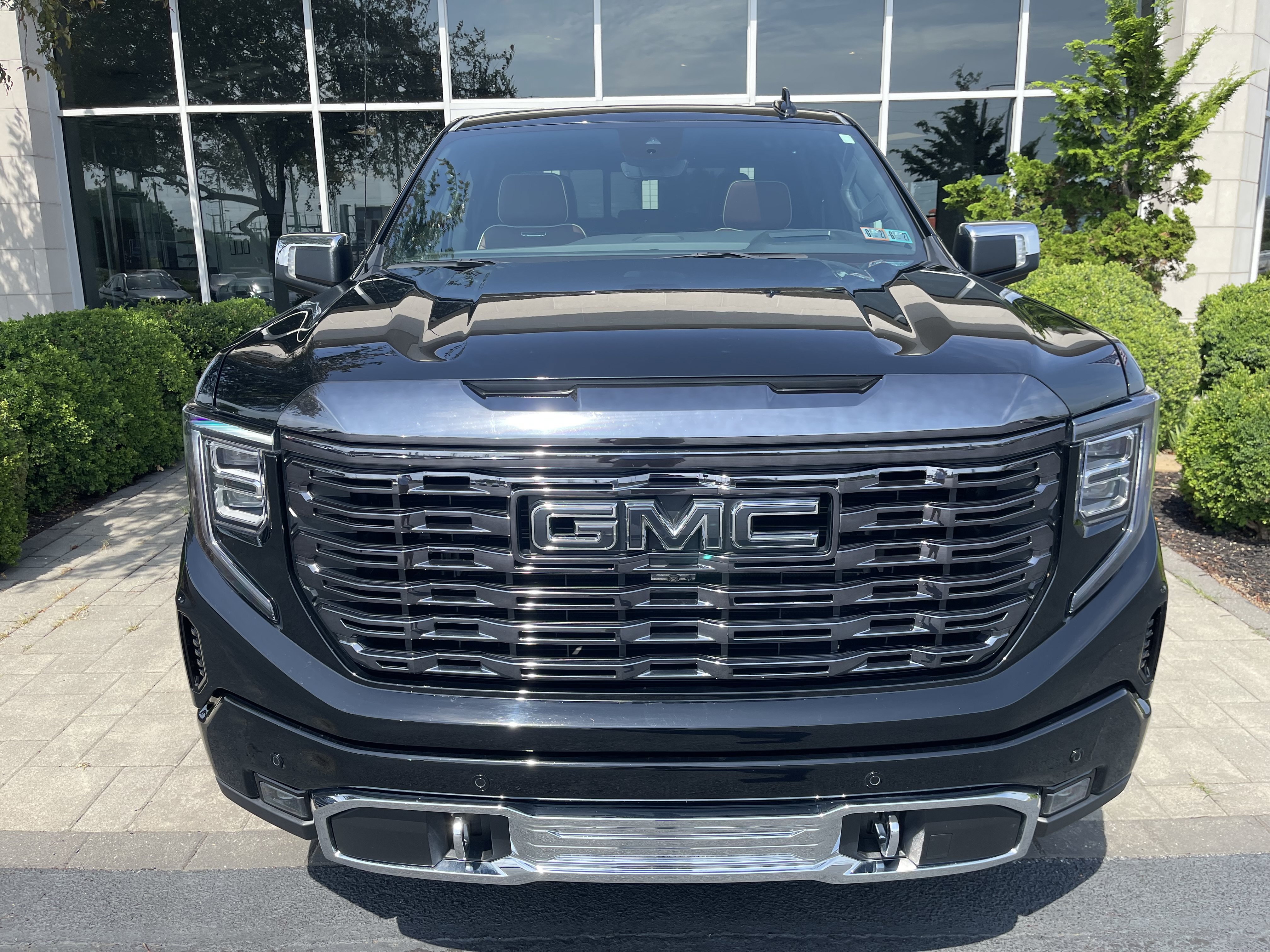 Used 2023 GMC Sierra 1500 Denali Ultimate AWD/4WD image 2