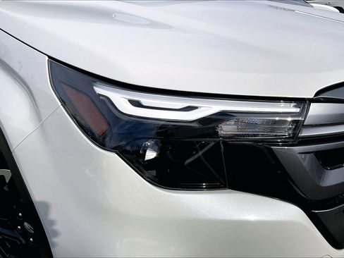 Certified 2025 Subaru Forester Premium image 25