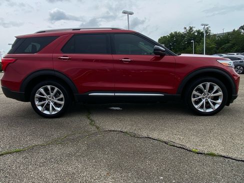 Used 2022 Ford Explorer Platinum w/ Equipment Group 601A AWD/4WD image 2