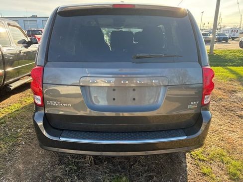 Used 2016 Dodge Grand Caravan SXT w/ UConnect Hands-Free Group image 5