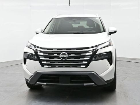 Used 2024 Nissan Rogue SL image 2