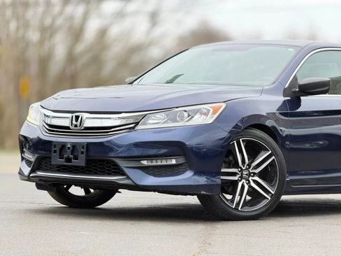 Used 2017 Honda Accord Sport Special Edition image 2