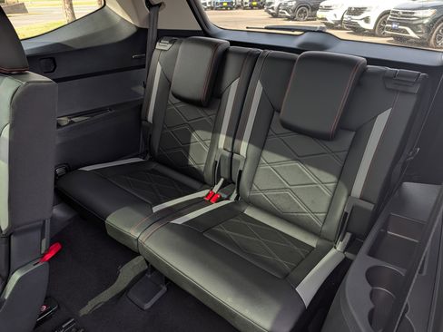 Certified 2025 Volkswagen Atlas Peak Edition SE AWD/4WD image 20