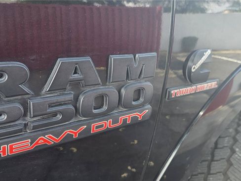 Used 2015 RAM 2500 Laramie w/ Black Appearance Group AWD/4WD image 10