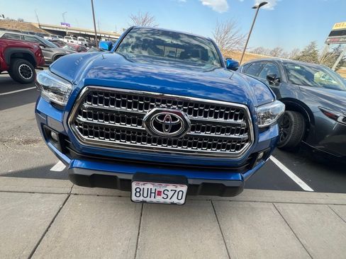 Used 2017 Toyota Tacoma TRD Off-Road image 8