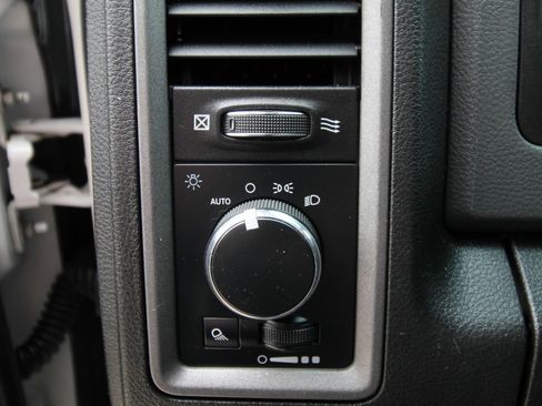 Used 2018 RAM 3500 Tradesman w/ Chrome Appearance Group image 23