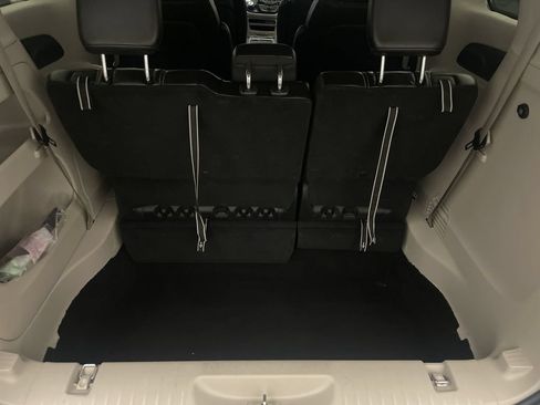 Used 2024 Chrysler Pacifica Touring-L FWD image 18