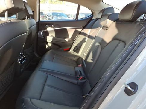 Used 2025 Genesis G70 2.5T image 8