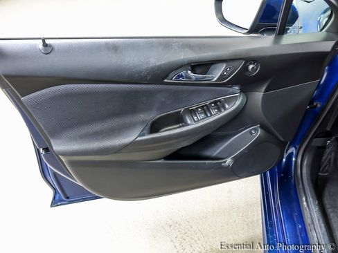 Certified 2019 Chevrolet Cruze LT w/ RS Package image 18