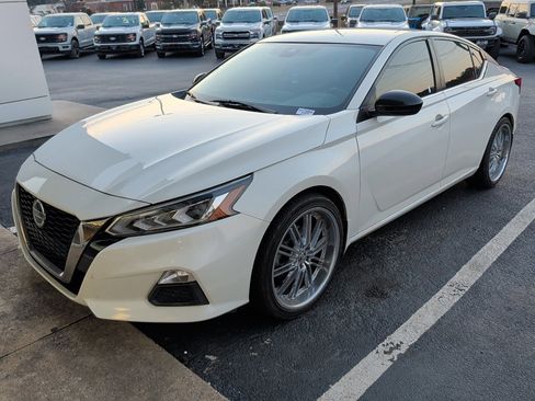 Used 2021 Nissan Altima 2.5 SR image 1