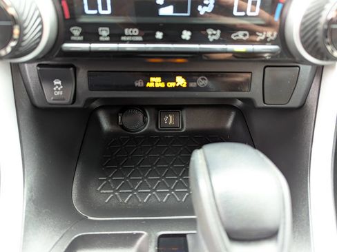 Used 2023 Toyota RAV4 XLE AWD/4WD image 24