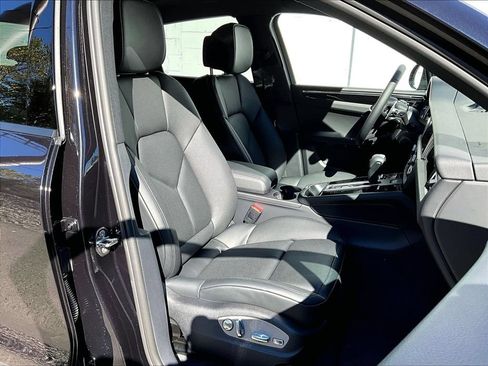 Certified 2026 Porsche Macan AWD/4WD image 10